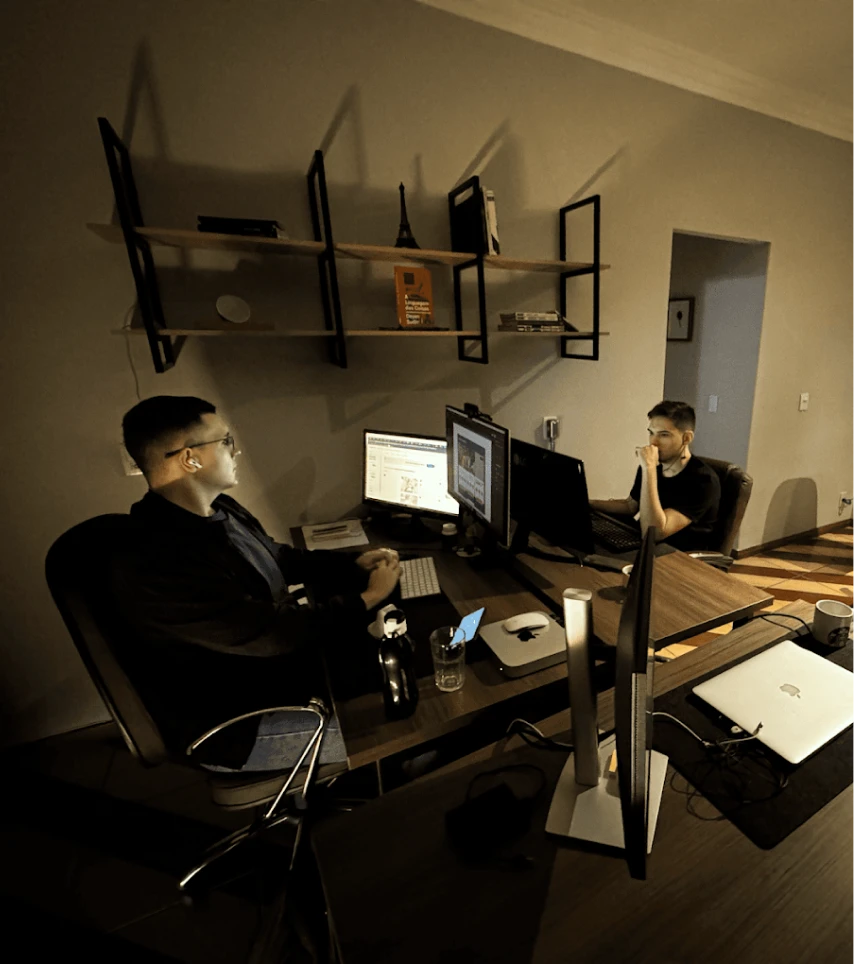 Equipe da F. Design no escritório em Ipatinga